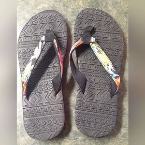 MukLuk Sport flip flops/sandals size 9.5